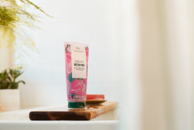 British Rose sprchový peeling 200ml - The Body Shop