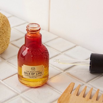 oils_of_life_intensely_revitalising_facial_oil_50ml_4_inrsaps839