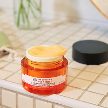 vitamin_c_glow_boosting_moisturiser_50ml_4_inrsdps119