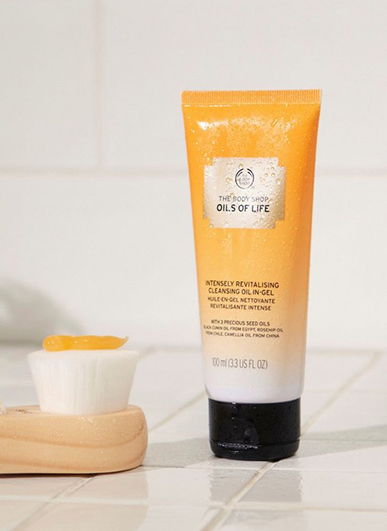 OILS_OF_LIFE_INTENSELY_REVITALISING_CLEANSING_OIL-IN-GEL_100ML_4_INRSLPS425