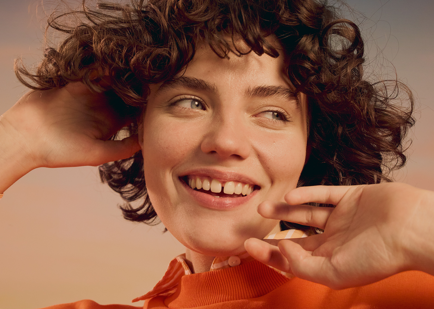 010-2022-Q2-VITC-GLOWING-SKIN-200pc-DESKTOP