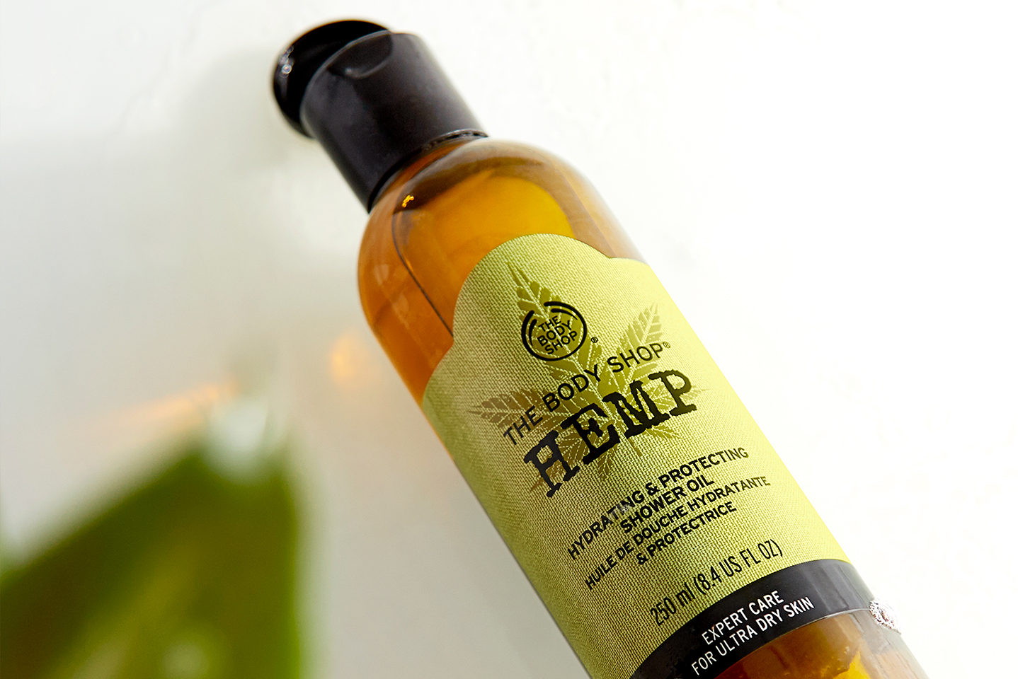 DESK-CT2-VIDEO-body-oil_INZABLE011_1